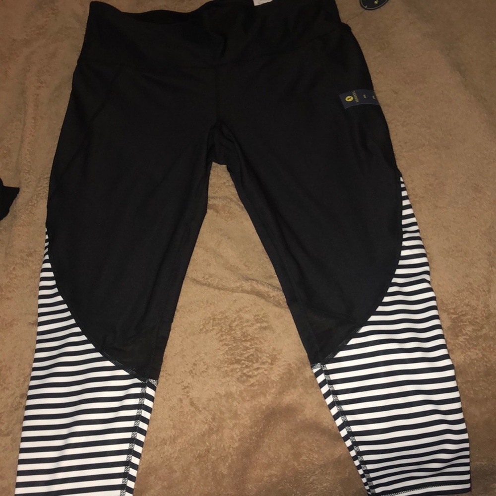 Xersion Studio 7/8 high rise work out legging